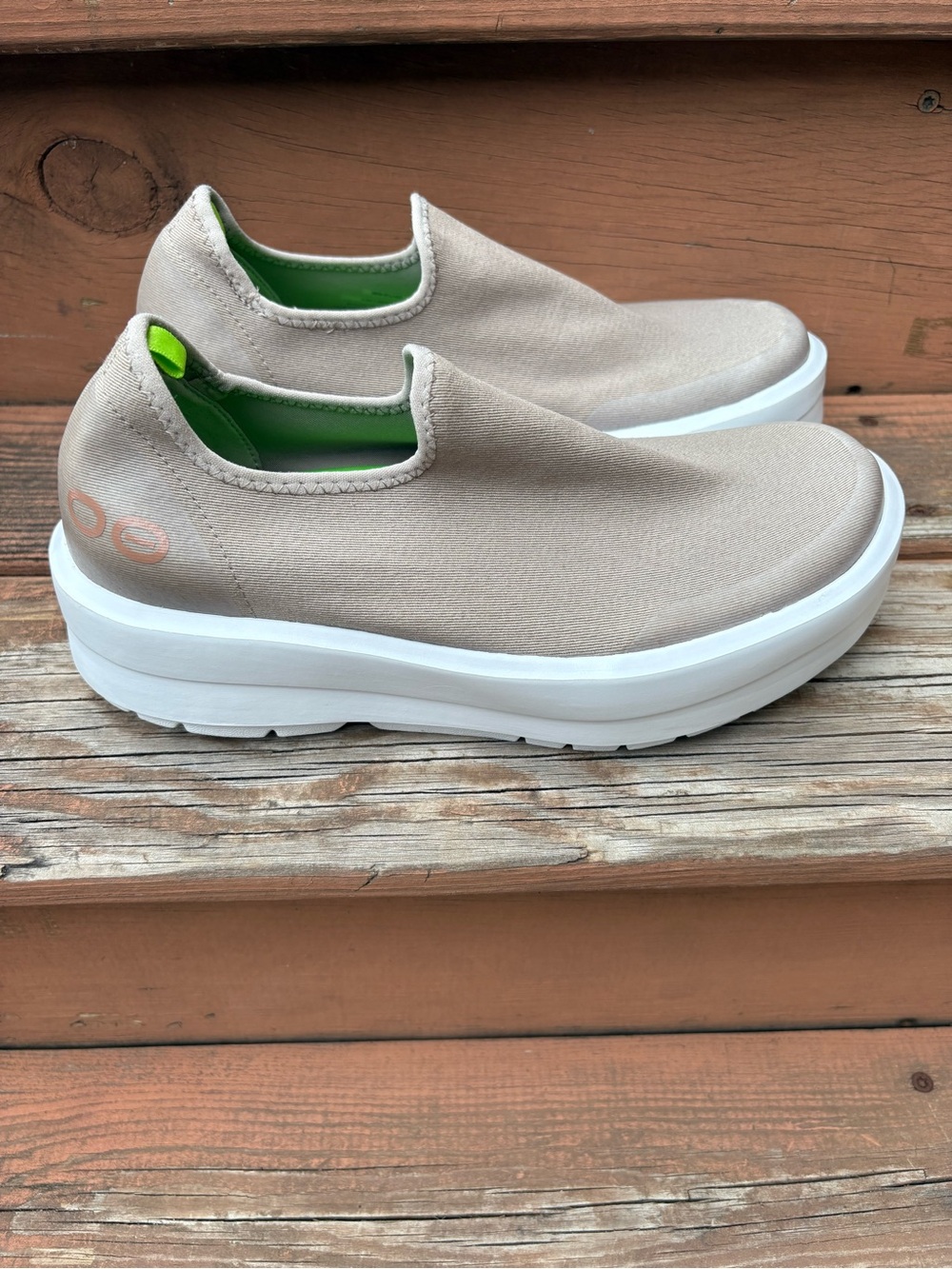 OOFOS OOmega eeZee Low Recovery Shoes women’s size 9